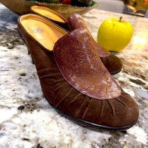 Soft Leather Clogs woman’s size 8.5